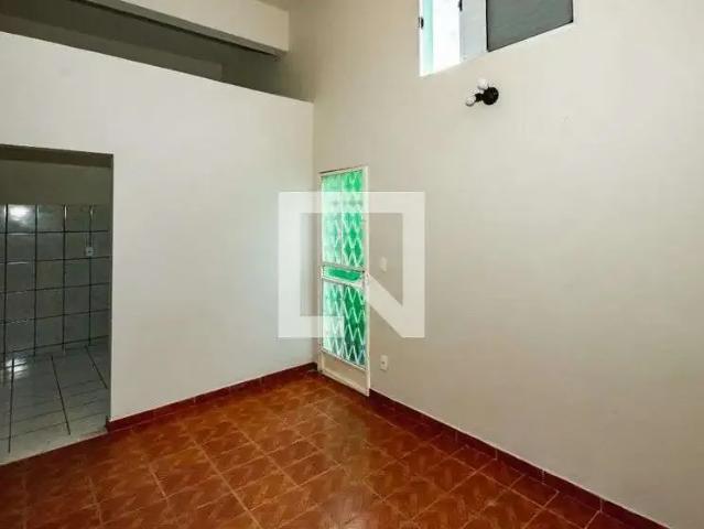 Casa / Sobrado para Locação em Belo Horizonte/MG Copacabana 2 Quartos