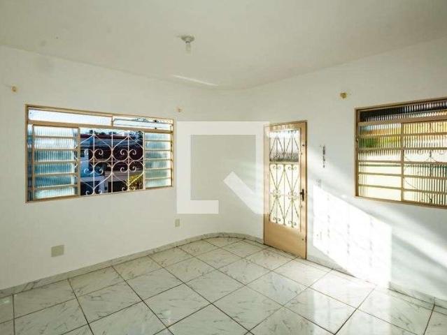 Casa / Sobrado para Locação em Belo Horizonte/MG Copacabana 2 Quartos