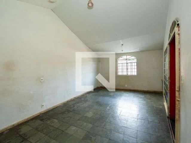 Casa / Sobrado para Locação em Belo Horizonte/MG Dom Bosco 2 Quartos