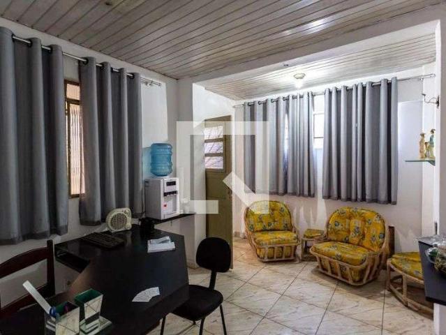 Casa / Sobrado para Locação em Belo Horizonte/MG Dom Bosco 2 Quartos