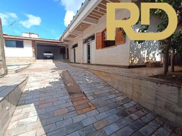 Casa / Sobrado para Locação em Belo Horizonte/MG Esplanada 3 Quartos