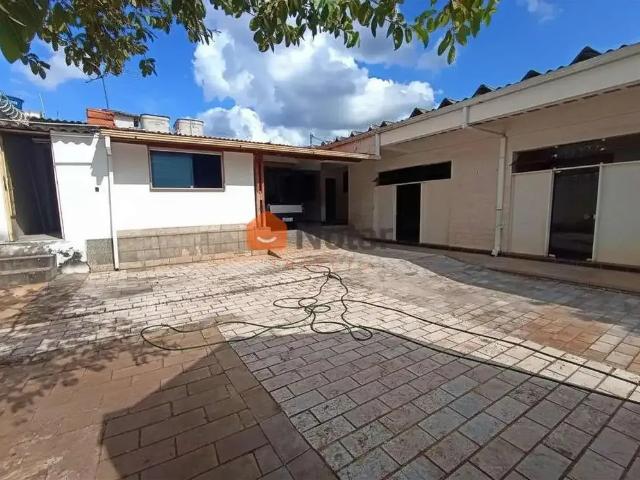 Casa / Sobrado para Locação em Belo Horizonte/MG Esplanada 3 Quartos