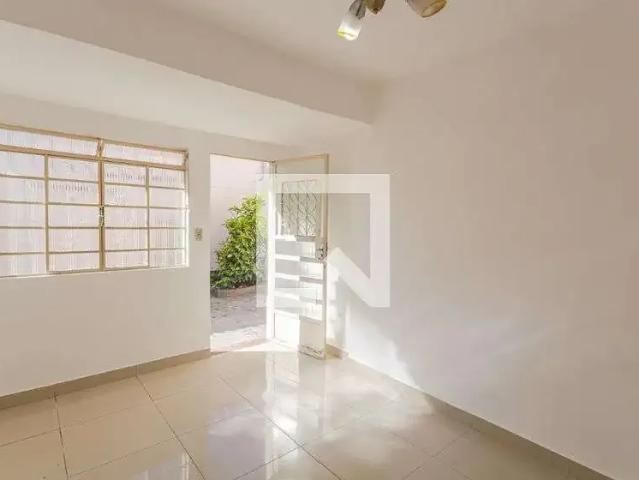 Casa / Sobrado para Locação em Belo Horizonte/MG Esplanada 2 Quartos