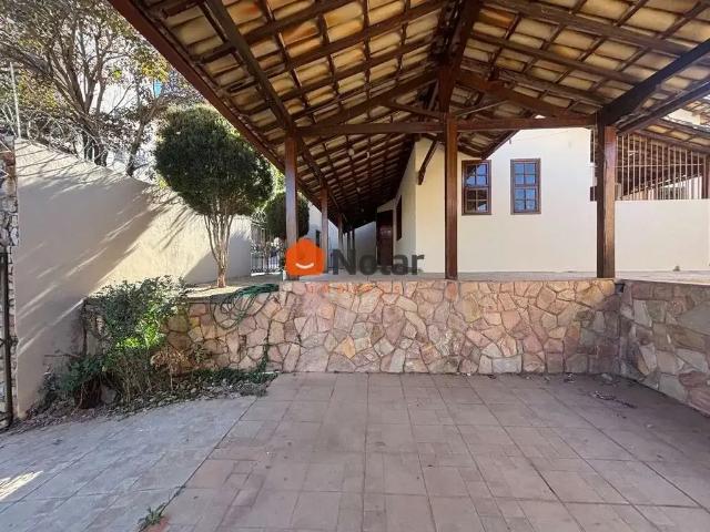 Casa / Sobrado para Locação em Belo Horizonte/MG Fernão Dias 3 Quartos