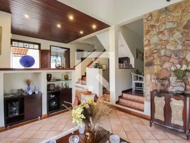 Casa / Sobrado para Locação em Belo Horizonte/MG Garças 4 Quartos
