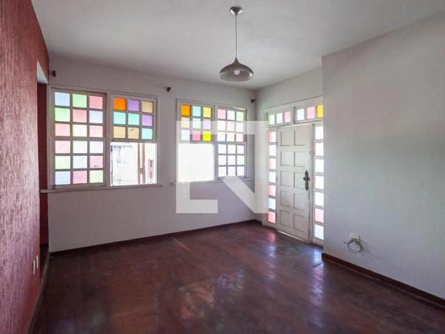 Casa / Sobrado para Locação em Belo Horizonte/MG Glória 3 Quartos