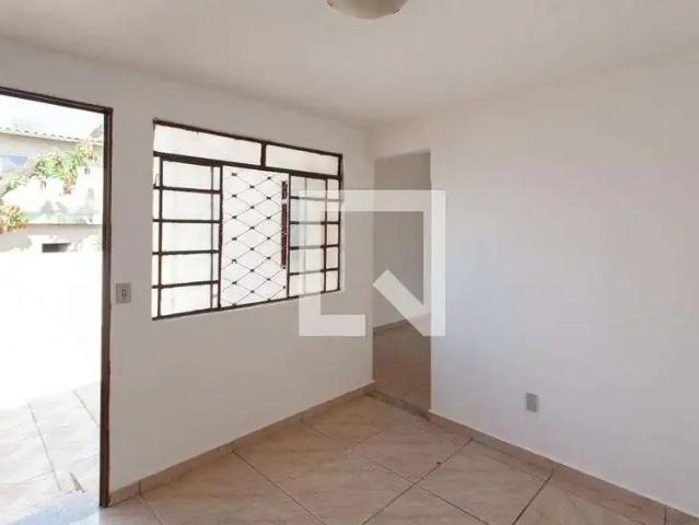 Casa / Sobrado para Locação em Belo Horizonte/MG Glória 2 Quartos