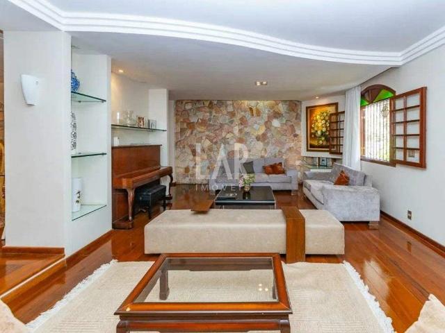 Casa / Sobrado para Locação em Belo Horizonte/MG Grajaú 6 Quartos