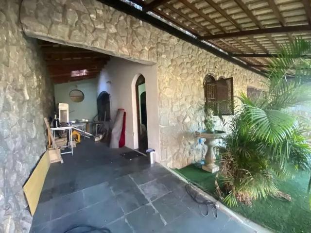 Casa / Sobrado para Locação em Belo Horizonte/MG Jardim Guanabara 4 Quartos