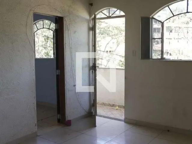 Casa / Sobrado para Locação em Belo Horizonte/MG Lajedo 2 Quartos
