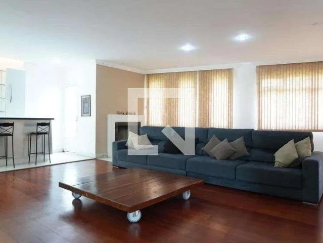 Casa / Sobrado para Locação em Belo Horizonte/MG Mangabeiras 5 Quartos