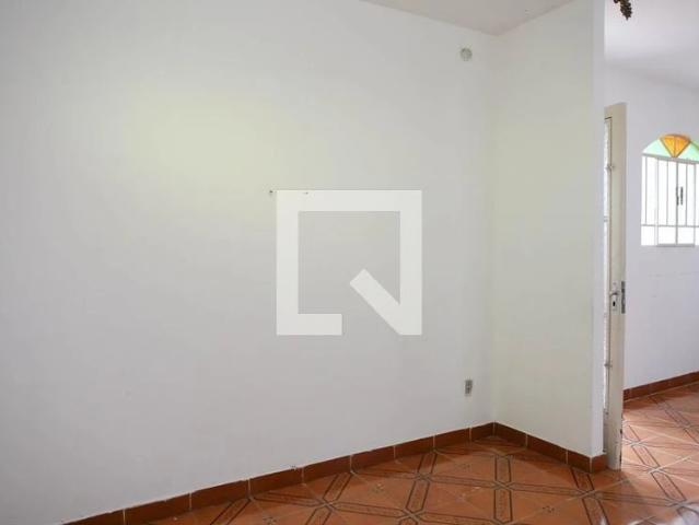 Casa / Sobrado para Locação em Belo Horizonte/MG Novo Glória 3 Quartos