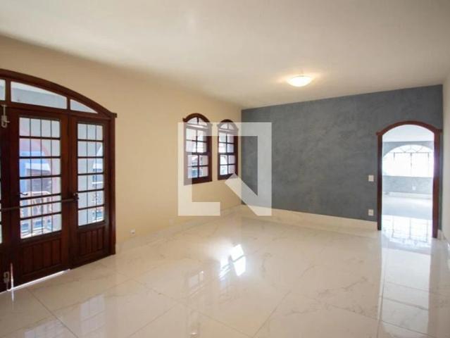 Casa / Sobrado para Locação em Belo Horizonte/MG Ouro Preto 6 Quartos