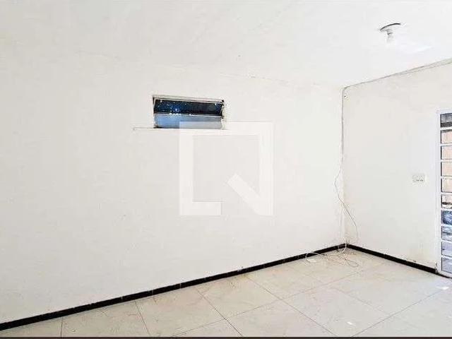 Casa / Sobrado para Locação em Belo Horizonte/MG Pompéia 2 Quartos