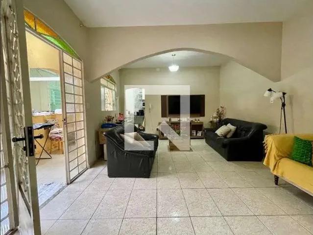 Casa / Sobrado para Locação em Belo Horizonte/MG Renascença 3 Quartos
