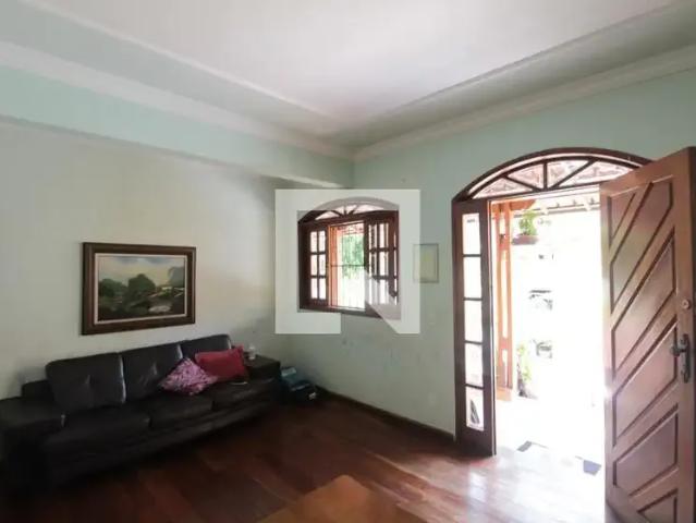 Casa / Sobrado para Locação em Belo Horizonte/MG São João Batista 6 Quartos