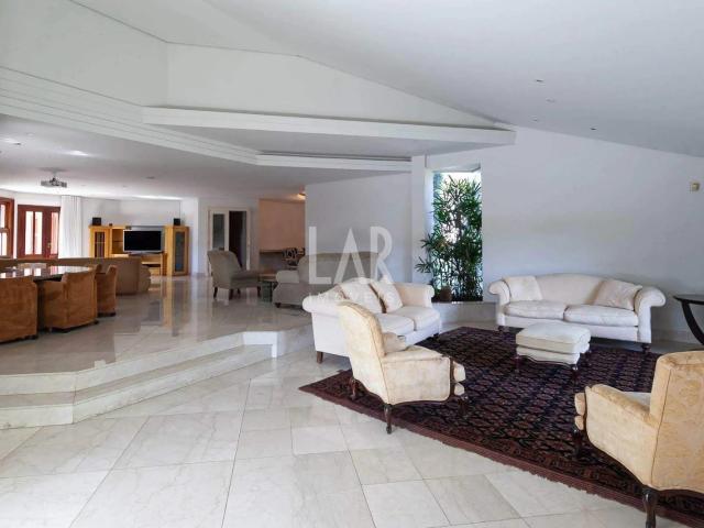 Casa / Sobrado para Locação em Belo Horizonte/MG São Luiz 5 Quartos