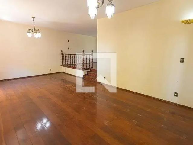 Casa / Sobrado para Locação em Belo Horizonte/MG São Luiz 5 Quartos