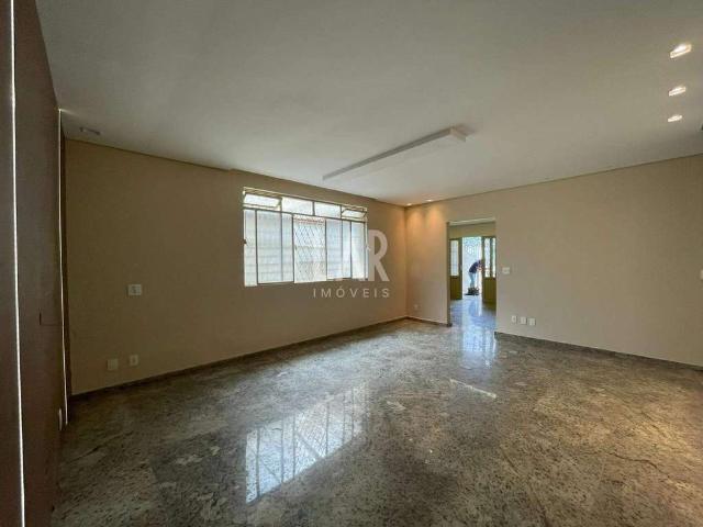 Casa / Sobrado para Locação em Belo Horizonte/MG São Luiz 6 Quartos
