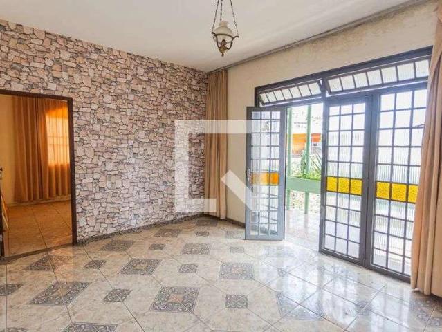 Casa / Sobrado para Locação em Belo Horizonte/MG São Marcos 5 Quartos