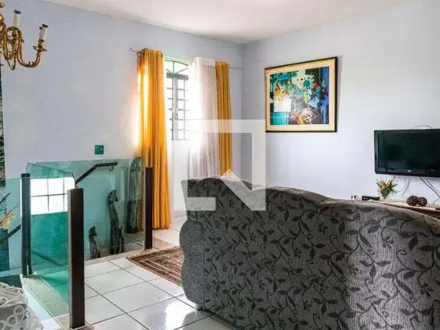 Casa / Sobrado para Locação em Belo Horizonte/MG São Salvador 4 Quartos