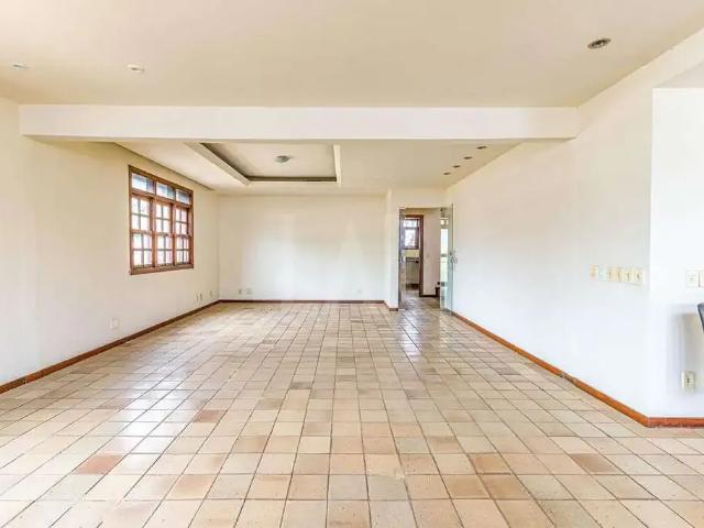 Casa / Sobrado para Locação em Belo Horizonte/MG Santa Tereza 8 Quartos