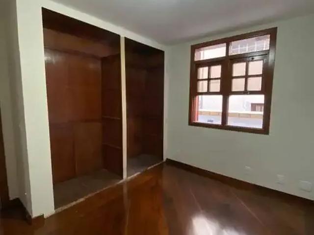 Casa / Sobrado para Locação em Belo Horizonte/MG Santa Tereza 8 Quartos
