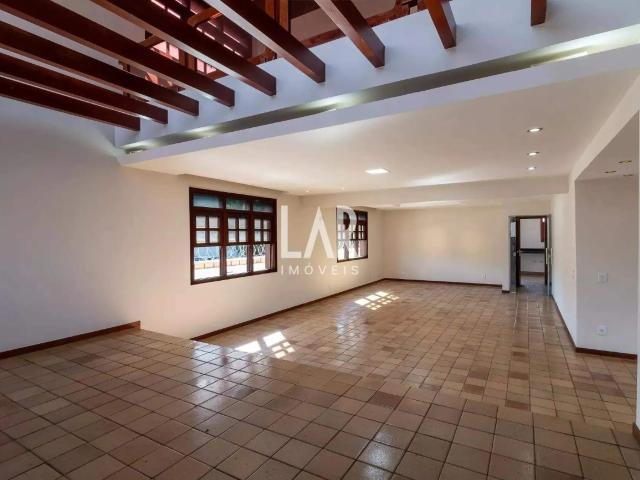 Casa / Sobrado para Locação em Belo Horizonte/MG Santa Tereza 8 Quartos