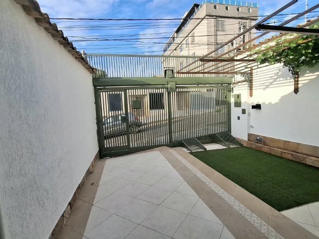 Casa / Sobrado para Locação em Belo Horizonte/MG Santa Amélia 2 Quartos