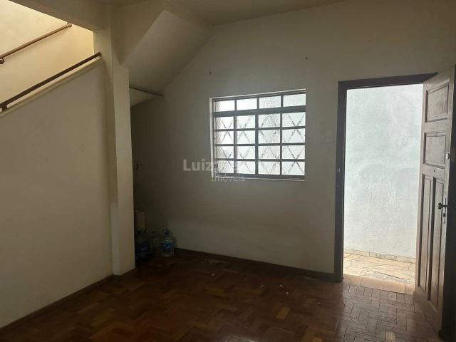 Casa / Sobrado para Locação em Belo Horizonte/MG Santa Efigênia 2 Quartos