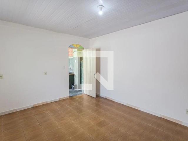 Casa / Sobrado para Locação em Belo Horizonte/MG Santa Efigênia 2 Quartos