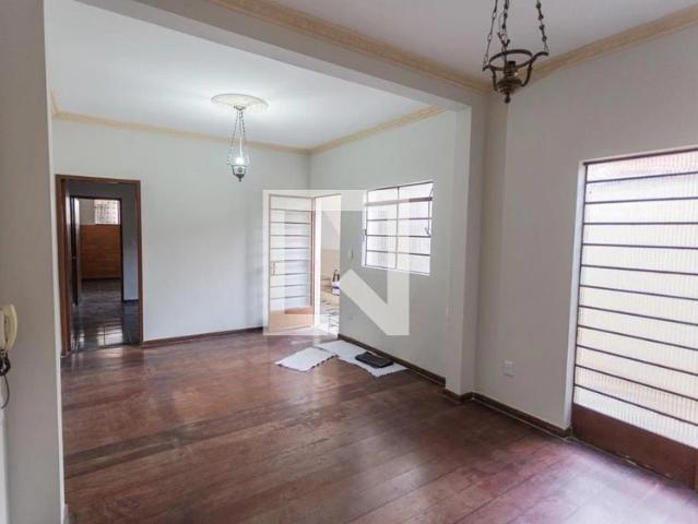Casa / Sobrado para Locação em Belo Horizonte/MG Santa Efigênia 3 Quartos