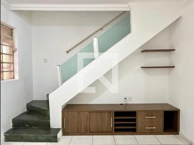 Casa / Sobrado para Locação em Belo Horizonte/MG Santa Inês 2 Quartos