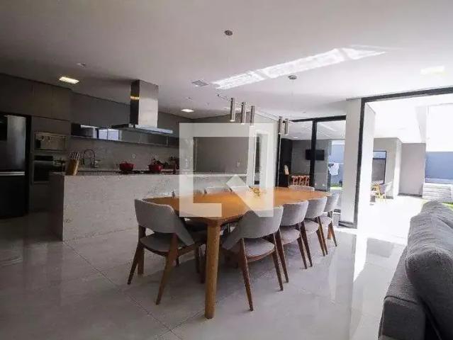 Casa / Sobrado para Locação em Belo Horizonte/MG Santa Lúcia 4 Quartos