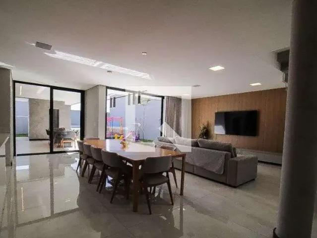 Casa / Sobrado para Locação em Belo Horizonte/MG Santa Lúcia 4 Quartos