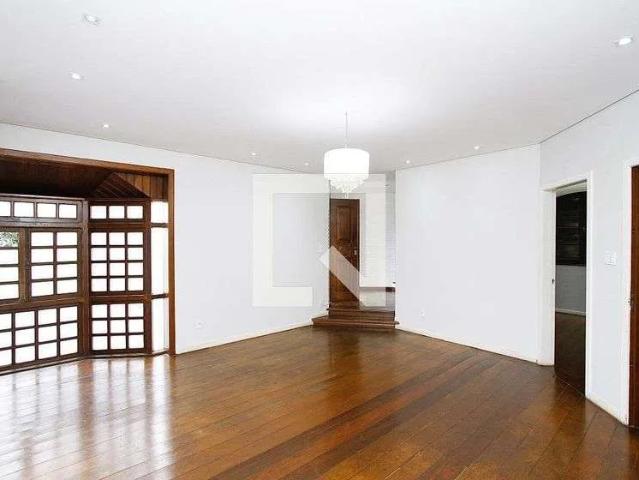 Casa / Sobrado para Locação em Belo Horizonte/MG Santa Lúcia 4 Quartos