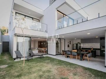 Casa / Sobrado para Locação em Belo Horizonte/MG Santa Lúcia 4 Quartos