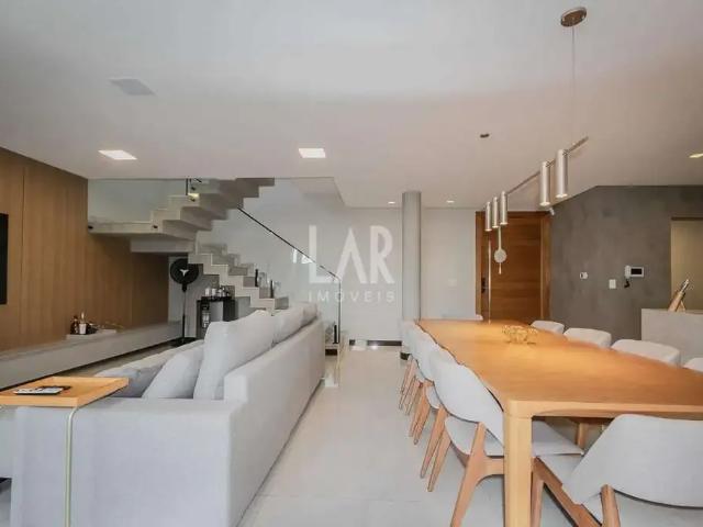 Casa / Sobrado para Locação em Belo Horizonte/MG Santa Lúcia 4 Quartos