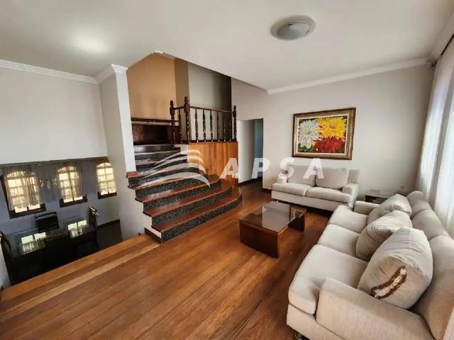 Casa / Sobrado para Locação em Belo Horizonte/MG Santa Lúcia 5 Quartos