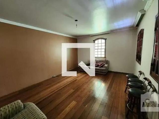 Casa / Sobrado para Locação em Belo Horizonte/MG Santa Lúcia 5 Quartos
