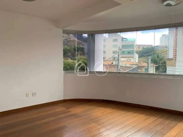 Casa / Sobrado para Locação em Belo Horizonte/MG Santa Lúcia 6 Quartos