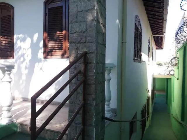 Casa / Sobrado para Locação em Belo Horizonte/MG Santa Mônica 6 Quartos