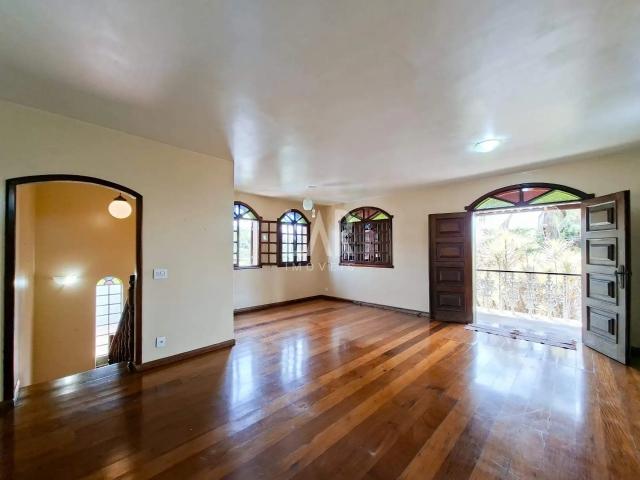 Casa / Sobrado para Locação em Belo Horizonte/MG Santa Rosa 5 Quartos