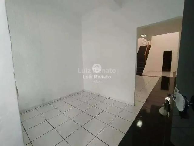 Casa / Sobrado para Locação em Belo Horizonte/MG Santo Antônio 4 Quartos