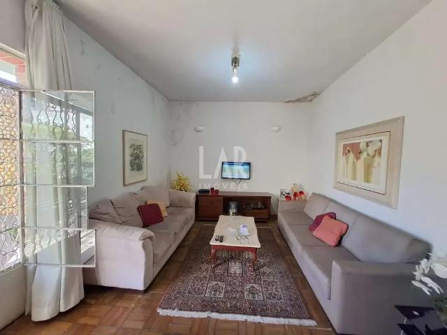 Casa / Sobrado para Locação em Belo Horizonte/MG Santo Antônio 4 Quartos