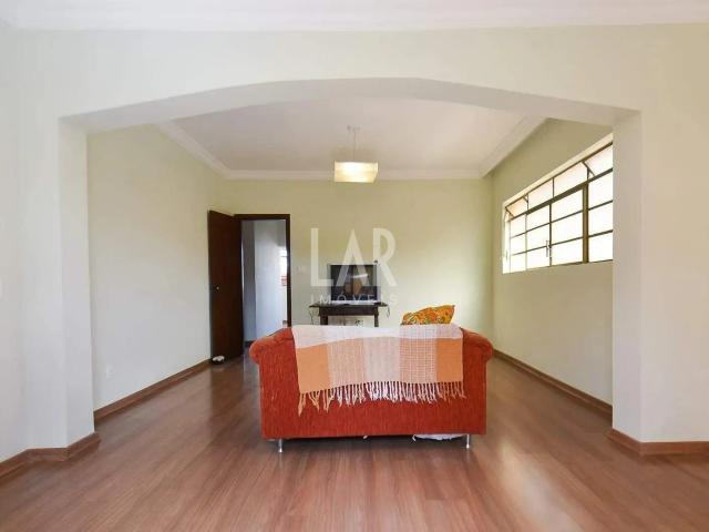 Casa / Sobrado para Locação em Belo Horizonte/MG Sagrada Família 5 Quartos