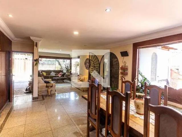 Casa / Sobrado para Locação em Belo Horizonte/MG Serra 3 Quartos