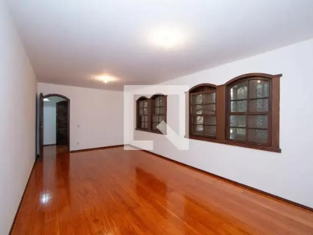 Casa / Sobrado para Locação em Belo Horizonte/MG Serra 3 Quartos