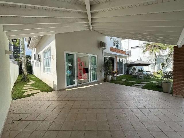Casa / Sobrado para Locação em Bertioga/SP Riviera 4 Quartos
