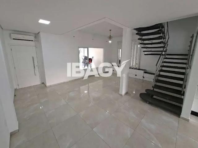 Casa / Sobrado para Locação em Biguaçu/SC Beira Rio 4 Quartos